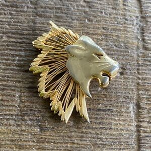 Vtg Brooch Pin Big Cat Lion Animal Jungle Safari Wirework Jewelry Gold Tone